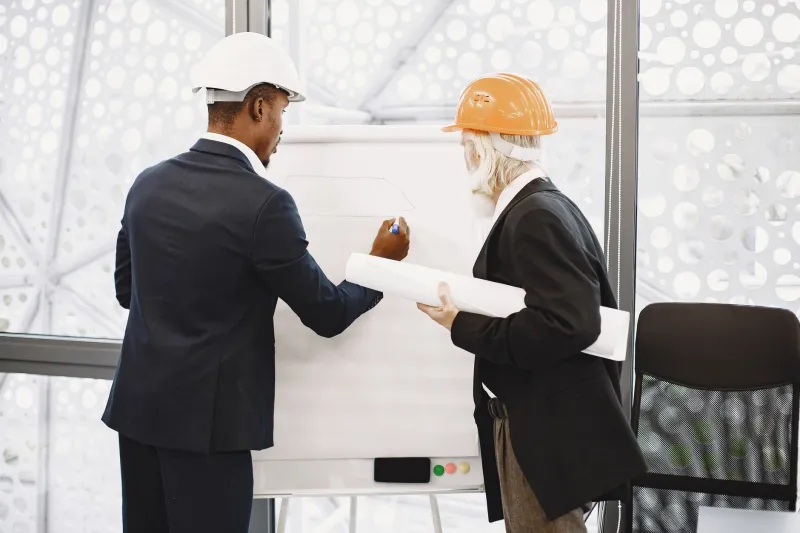 Gomito del progettista software: epicondilite mediale da whiteboarding e documentazione tecnica intensiva
