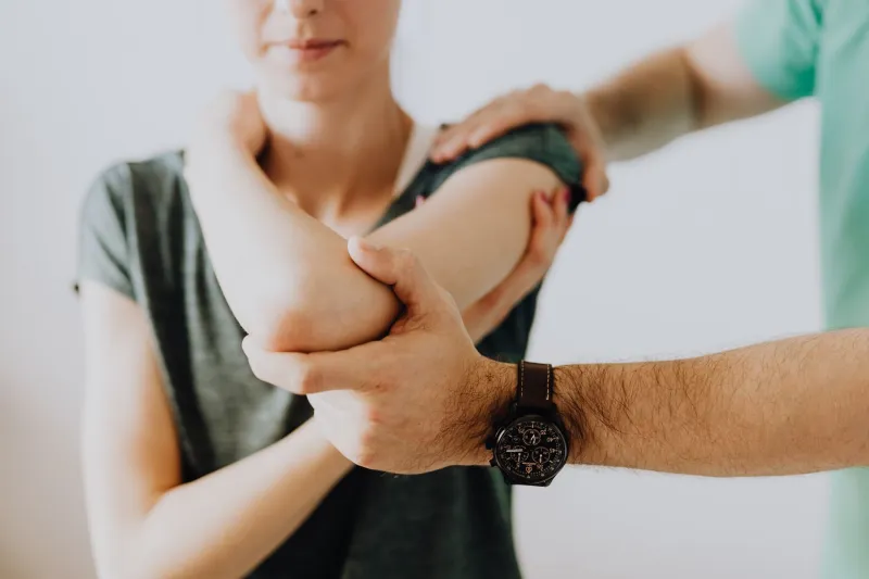 L'articolazione che cede: come distinguere l'instabilità cronica dalla semplice stanchezza e quando intervenire